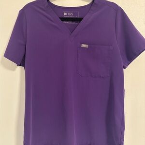 Figs Catarina Scrub Top Size M in Digital Grape